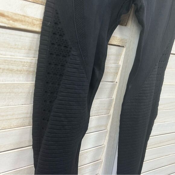 Gymshark Lasercut Perforated Black Workout Leggings Medium - Picture 4 of 11
